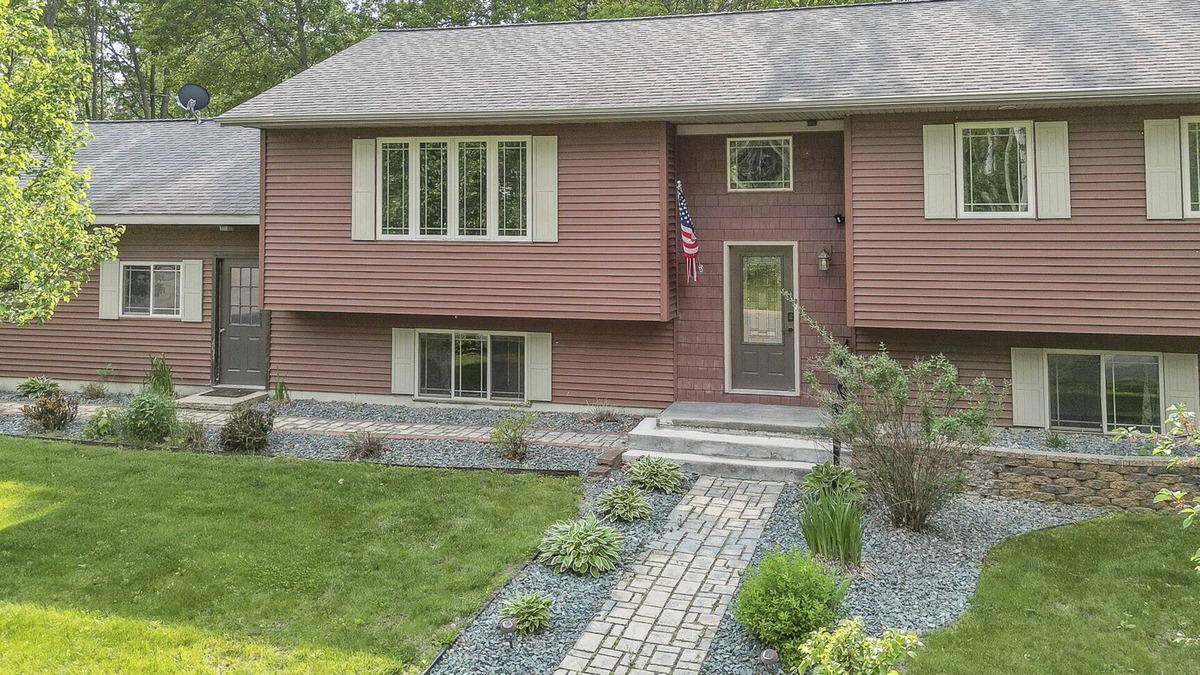 Mosinee Apartment | Stylish 3-Bedroom Lower-Level Getaway with Private Entrance & Modern Comforts