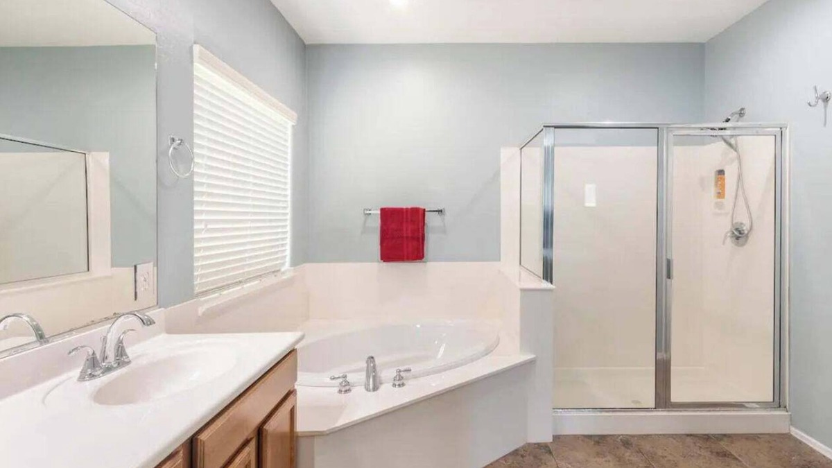 Glendale House | Stylish 3BR/2BA in Gated Community-Walk to Westgate Entertainment District!