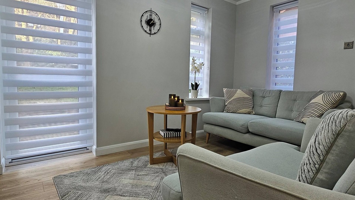 Milton Keynes House | Stylish 3BR Entire Home | Full Kitchen + Lounge | Sleeps 6