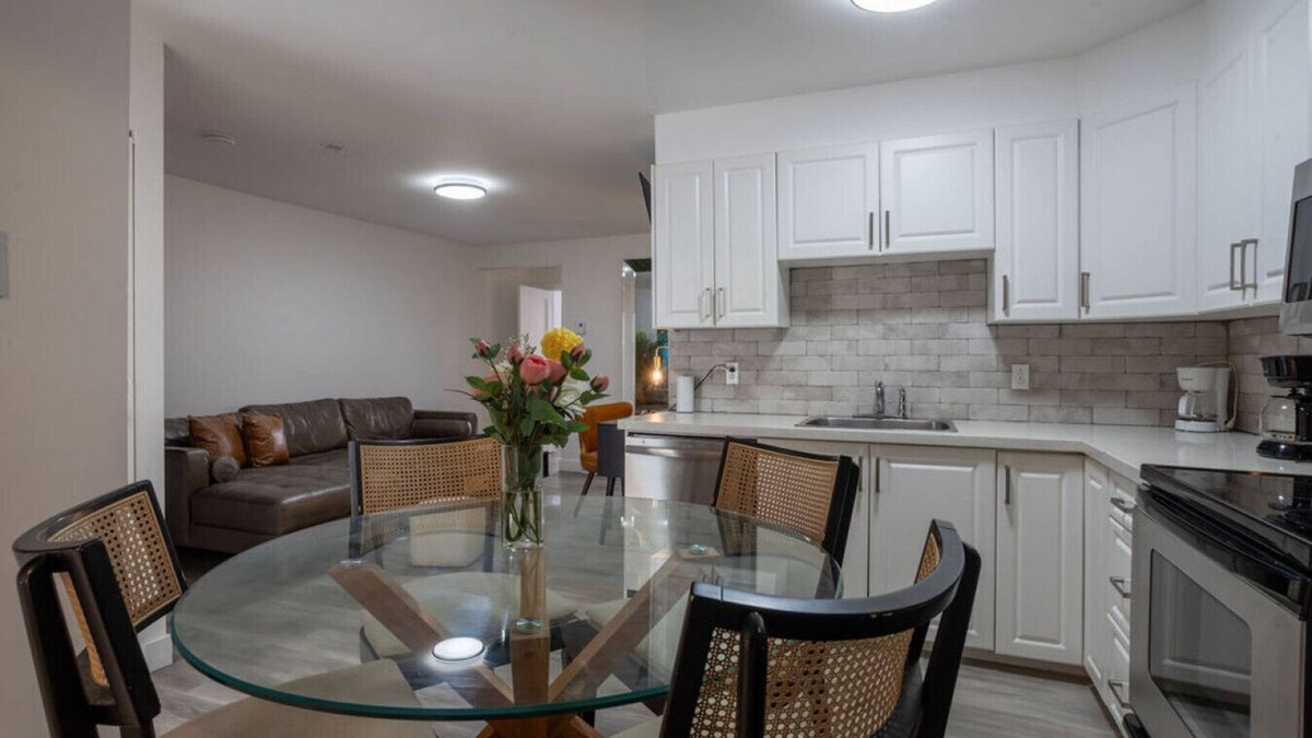 Sainte-Marie Apartment | Stylish 3BR in the heart of Downtown Montreal