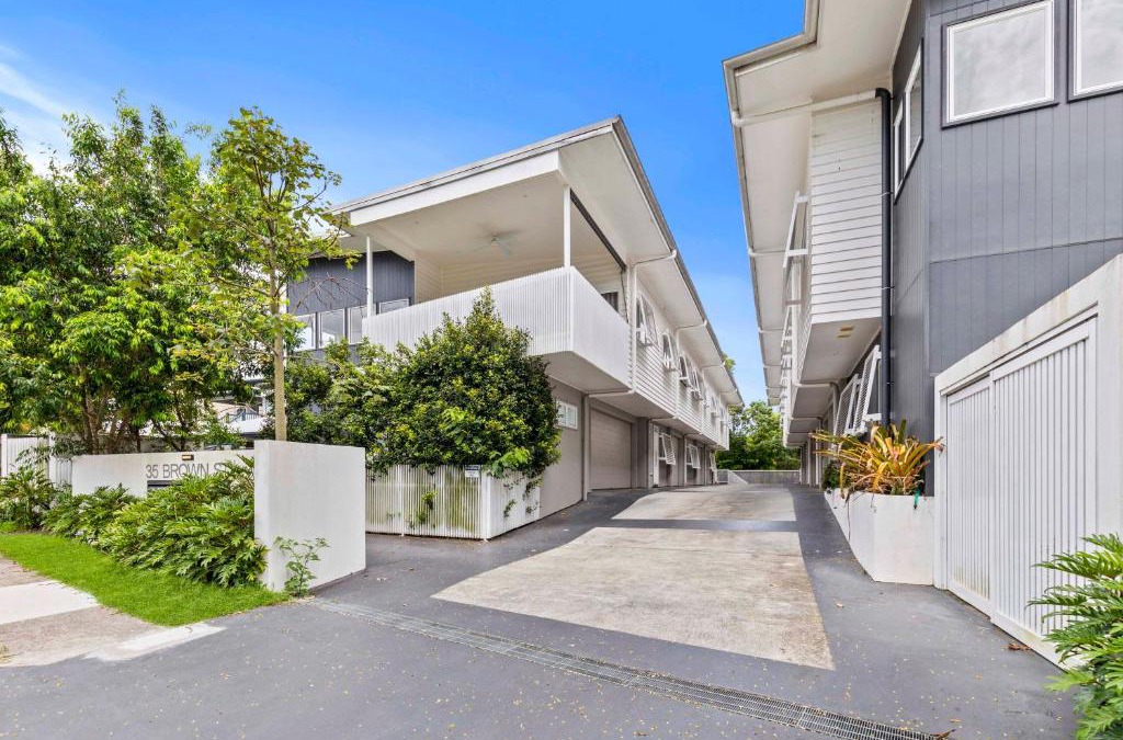 Camp Hill Apartment | Stylish 3BR Townhouse CampHill - WiFi, Parking