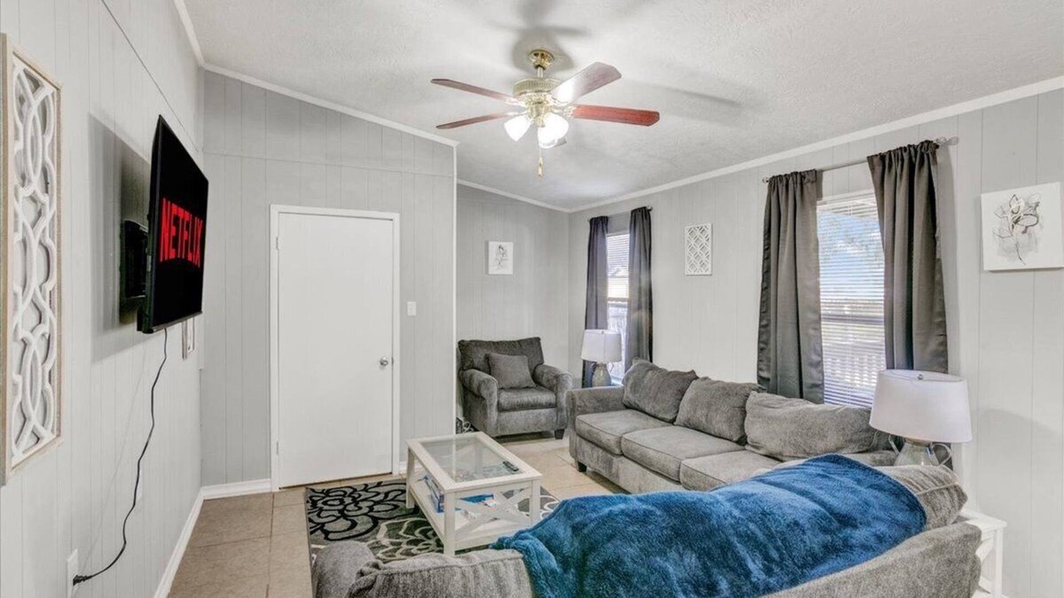 Groves House | Stylish 4 bedroom home in Groves