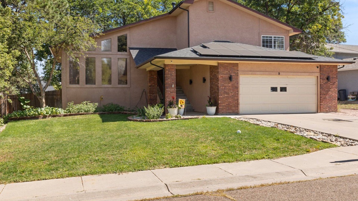 Pueblo House | Stylish 4 level home in a quiet safe neighborhood nestled in a cul-de-sac.