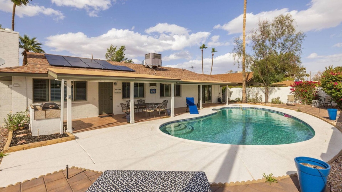 Tempe House | Stylish 4BR Pool Oasis,ASU,Spring Training! Old Town Scottsdale 10 minutes away.