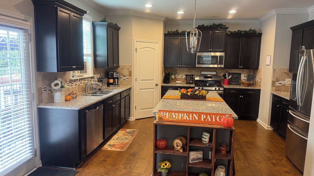 Southeast Raleigh House | Stylish 5 BR Oasis With Pool Close To Downtown Fun