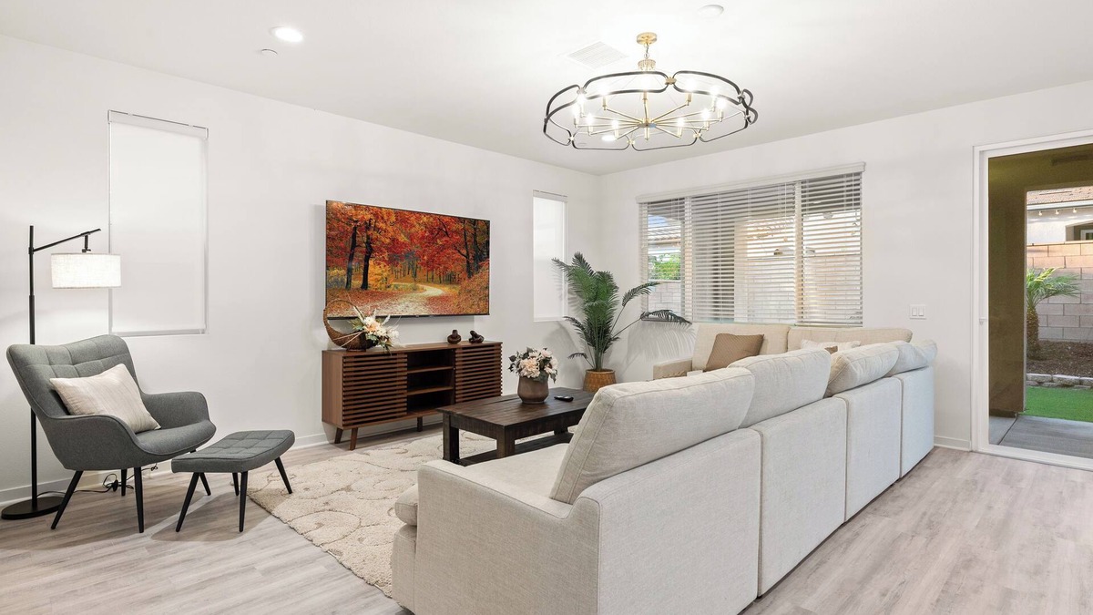 Ontario House | Stylish 6BR/8Beds/4 King Beds/3 TVs/Game Console