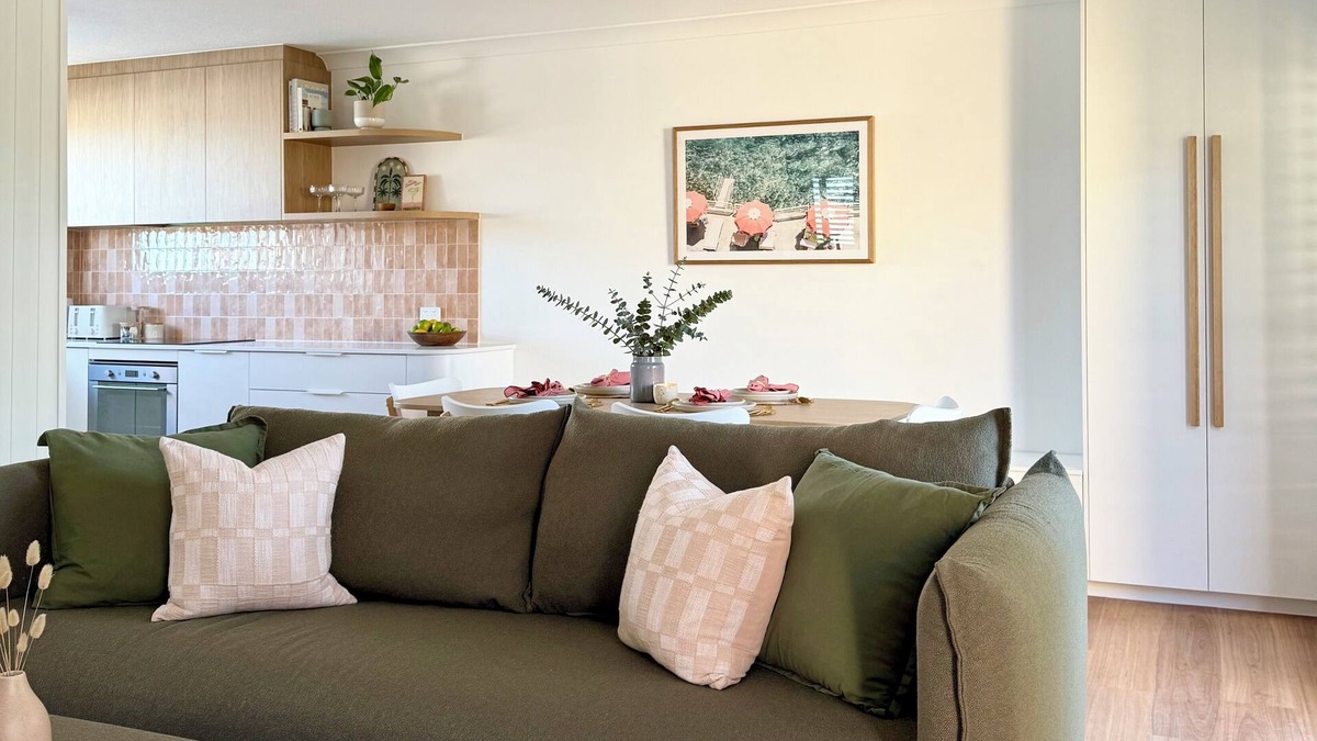 Buddina Apartment | Stylish abode walking distance to Point Cartwright, La Balsa & Kawana Beach.