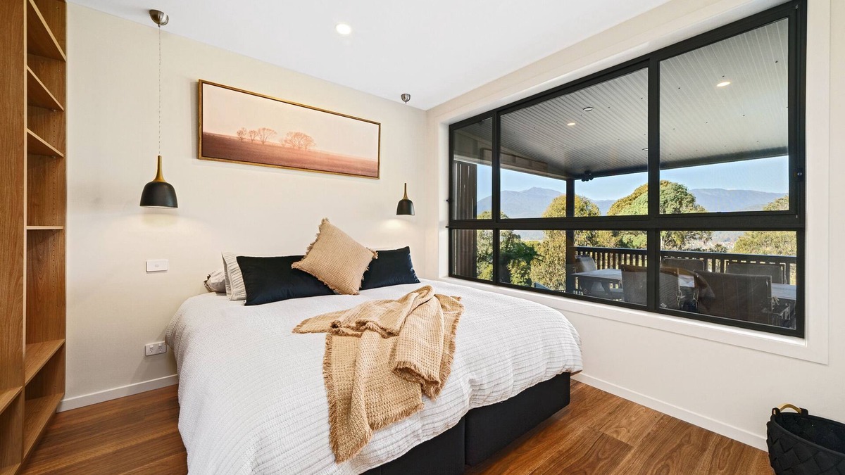 Tawonga South Apartment | Stylish Accomodation, breathtaking views, abundance of wildlife, waiting for you