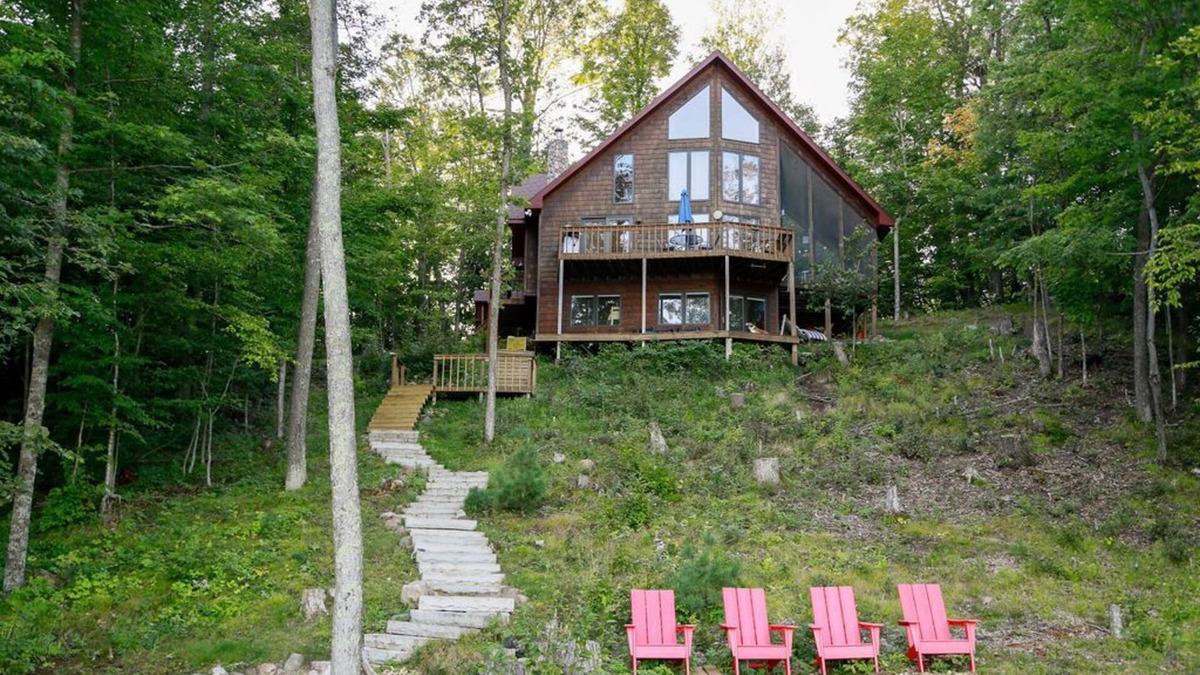 Brill Cabin | Stylish and Cozy Cabin on the Red Cedar Chain overlooking quiet bay