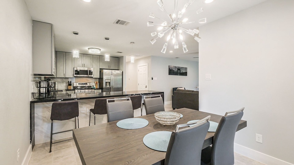 Spring Branch East House | Stylish and cozy~ springbranch.
