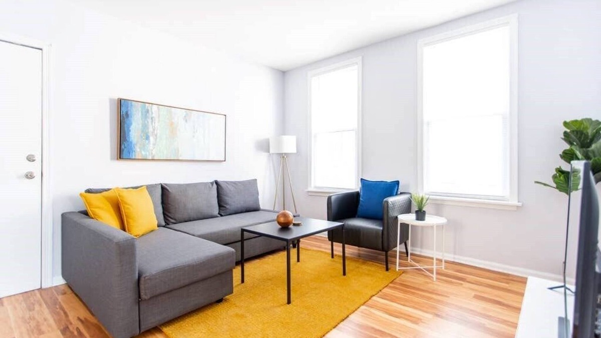 Logan Square Apartment | Stylish and Cute 2BR Apartment Near Wrigley!