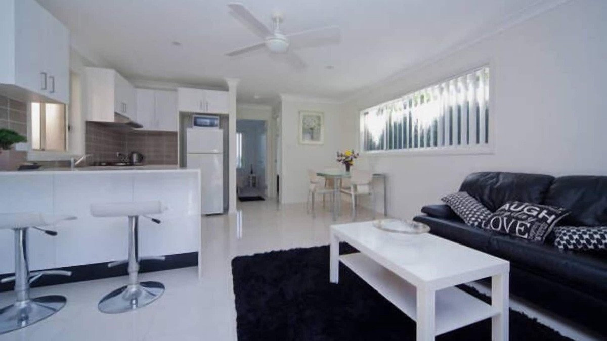 Warriewood House | Stylish and new guesthouse "Lakeview" Warriewood - Mona Vale