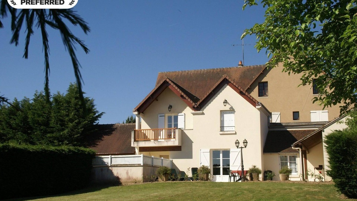 Faverolles House | Stylish Apartment Near Beach