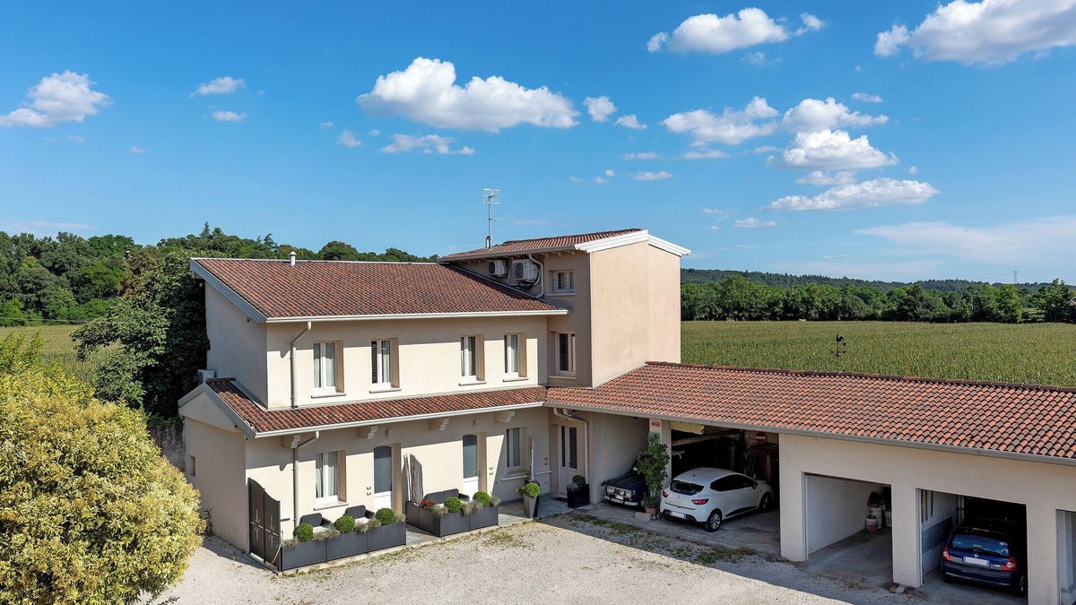 Lonato del Garda Apartment | Stylish apartment with terrace "Lm House - Bilocale Orchidea"