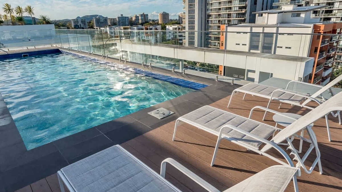 West End Apartment | Stylish Apartment with Rooftop Pool