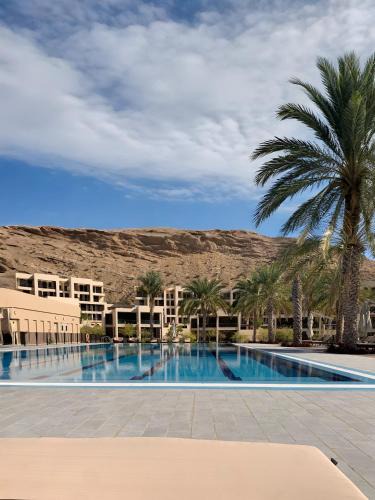 Muscat Apartment | Stylish Apartment with a Jacuzzi (Park&Pool View)