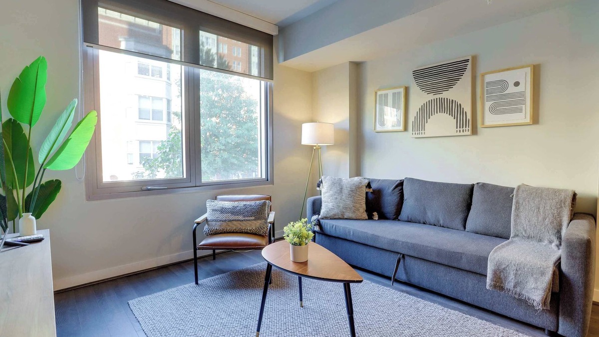 Clarendon Apartment | Stylish Apt Near DC & Metro