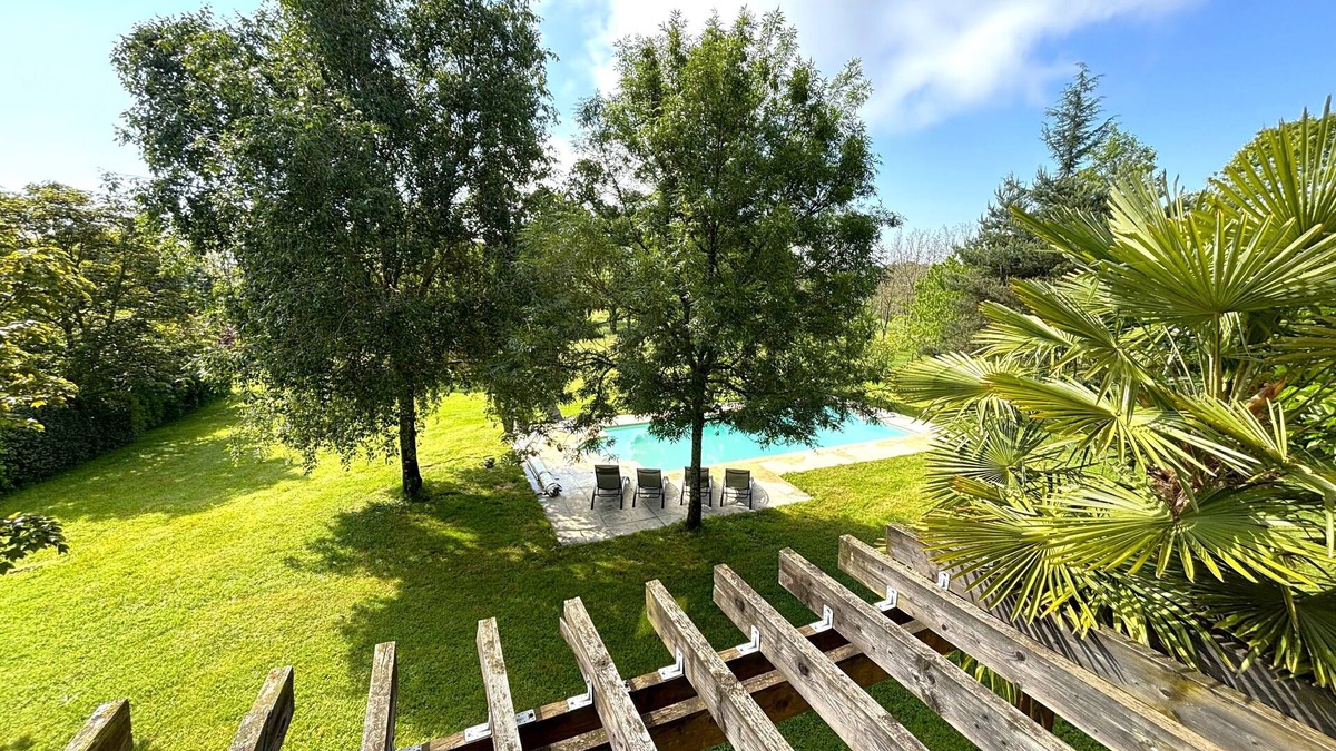 Le Bugue House | stylish architect house with huge garden and private pool, set 2km from Le Bugue