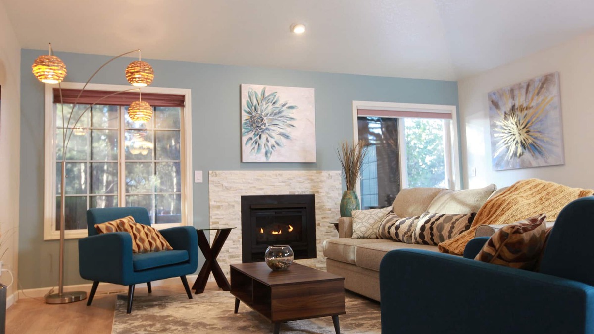 Larkspur House | Stylish Artist's Home kids/dogs friendly by trail/park/indoor pool w/EV charger