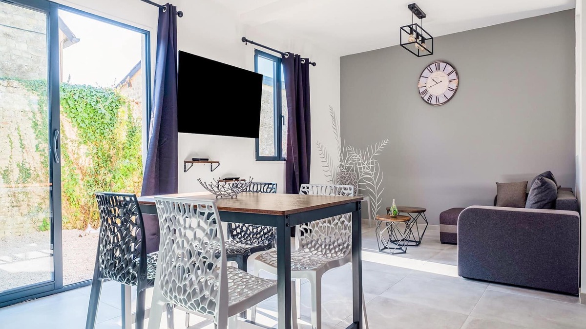 Vierville-sur-Mer House | Stylish Beachside Retreat
