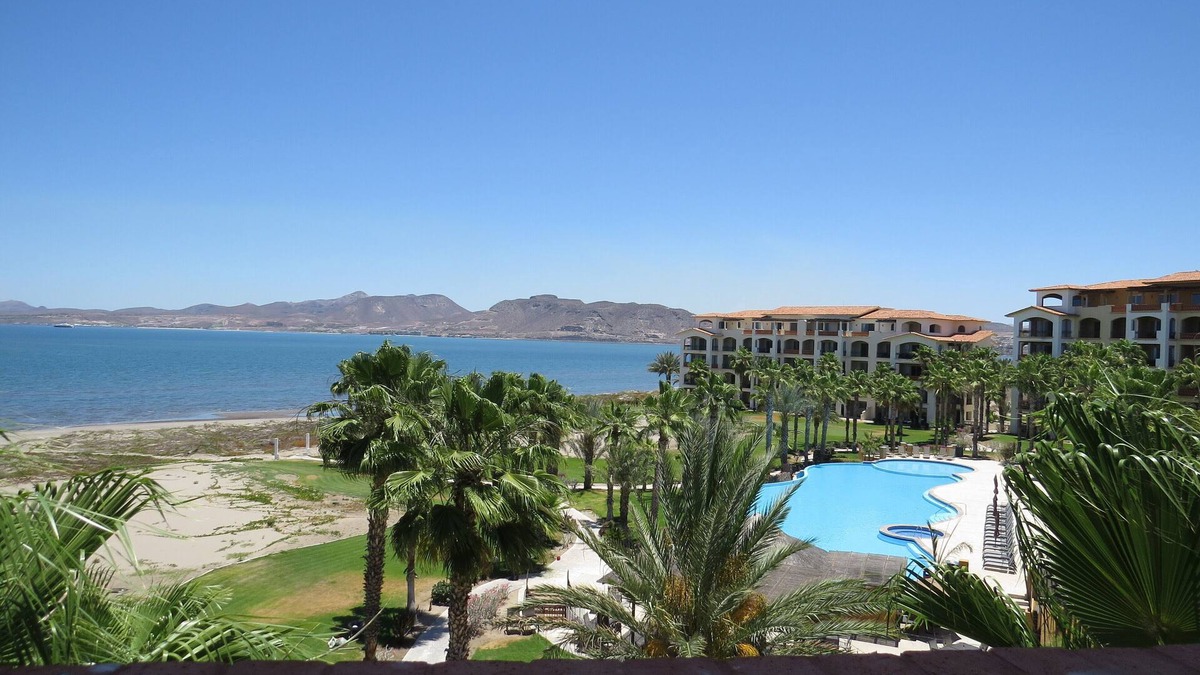 La Paz Villa | Stylish Beach Villa, Long Sunsets, Views from Every Room, Steps to Beach