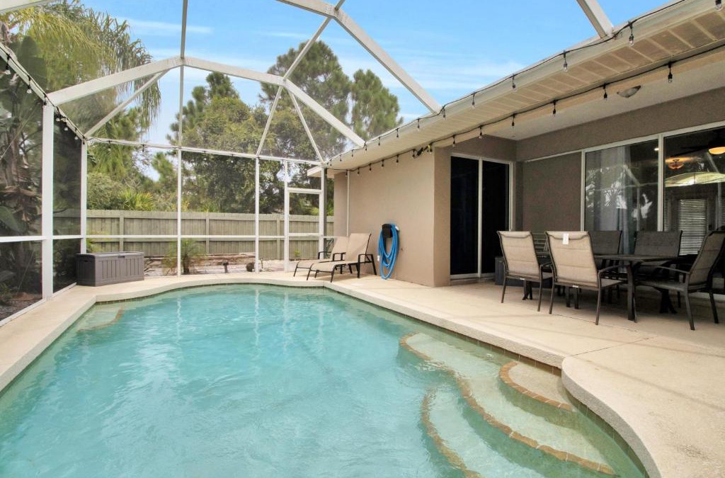 North Port House | Stylish & Bright Mins to Downtown Pool Parking