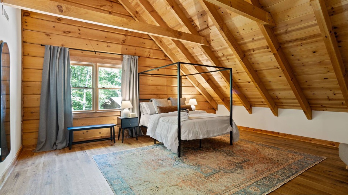 Marietta Cabin | Stylish Cabin 10 minutes from Travelers Rest