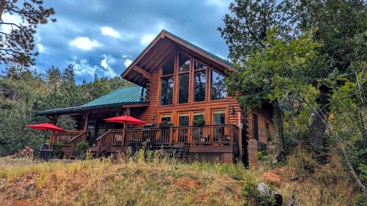 Strawberry Cabin | Stylish Cabin with Stunning Mountain/Forest Views
