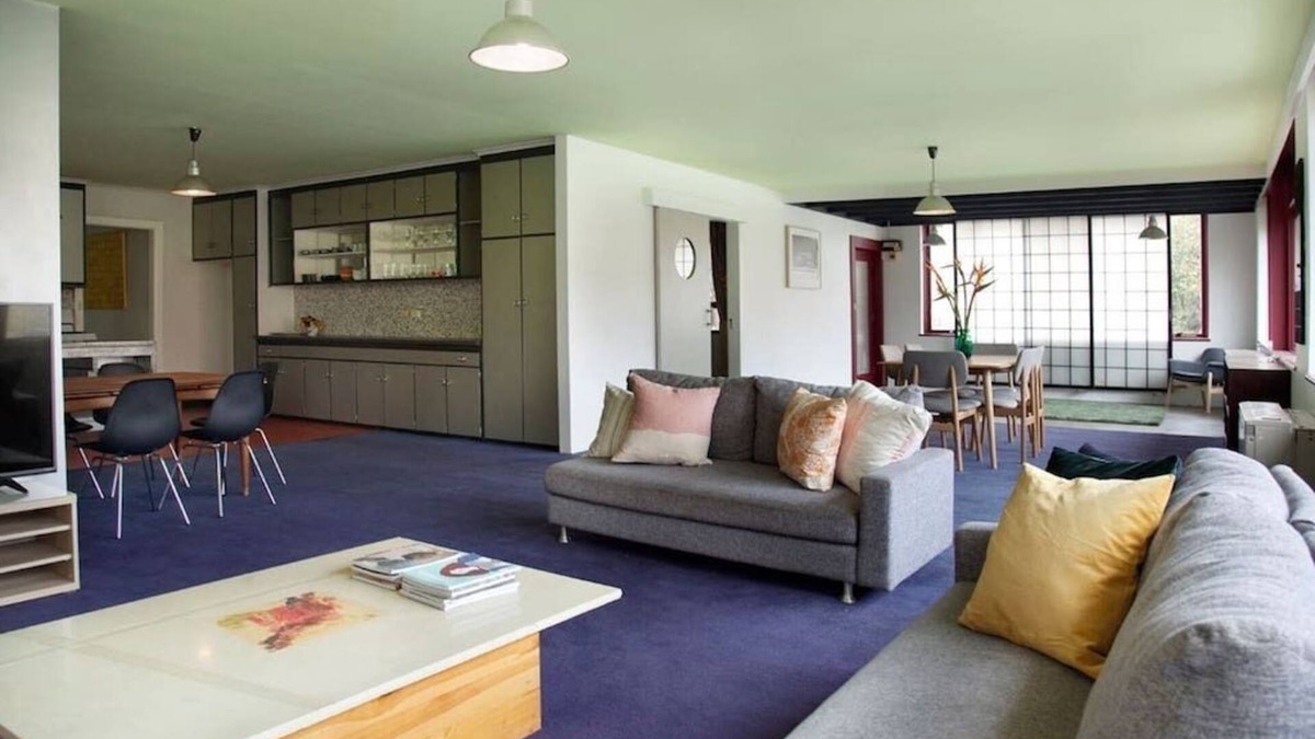 St Kilda Apartment | Stylish, Central, 3-Bedroom, 2-Bath Apartment in St Kilda with pool & trampoline