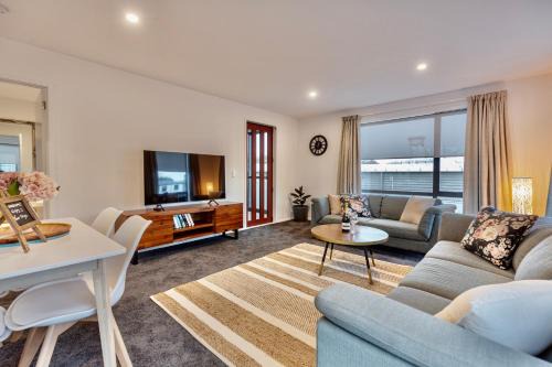 Edgeware Apartment | Stylish Central City Apartment on Bealey