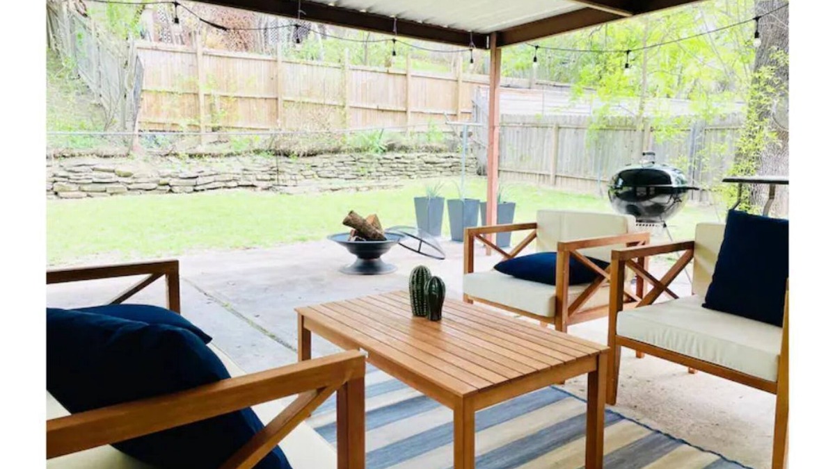 Pecan Springs Springdale House | Stylish Chic Mueller home with private patio