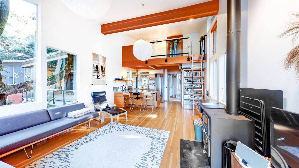 Cape Meares House | Stylish Coastal Retreat W/Private Deck, Scenic Surrounding, Full Kitchen & WiFi