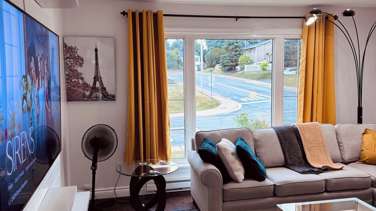 Mount Pearl House | Stylish Comfort Prime Stay in St. John’s 12 minutes to down town.