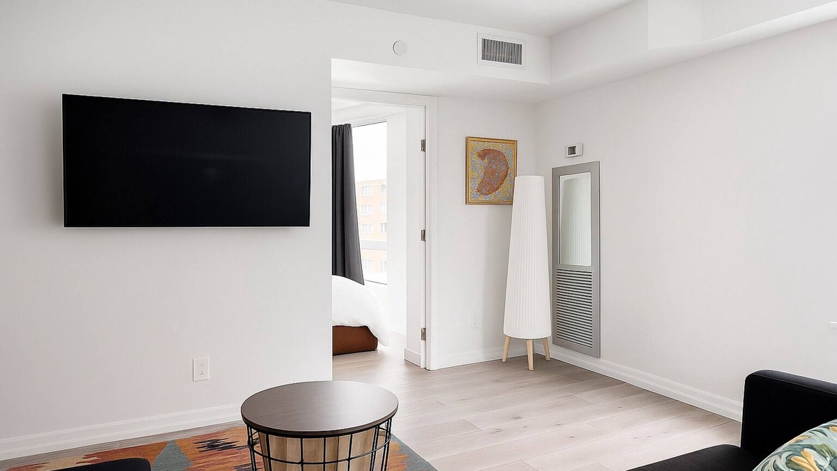 Bloor-Yorkville Condo | Stylish Condo in Yorkville