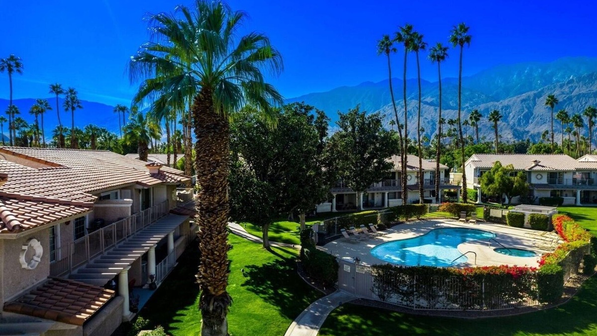 Araby Condo | Stylish Condo Steps from Pool & Tennis in Palm Springs