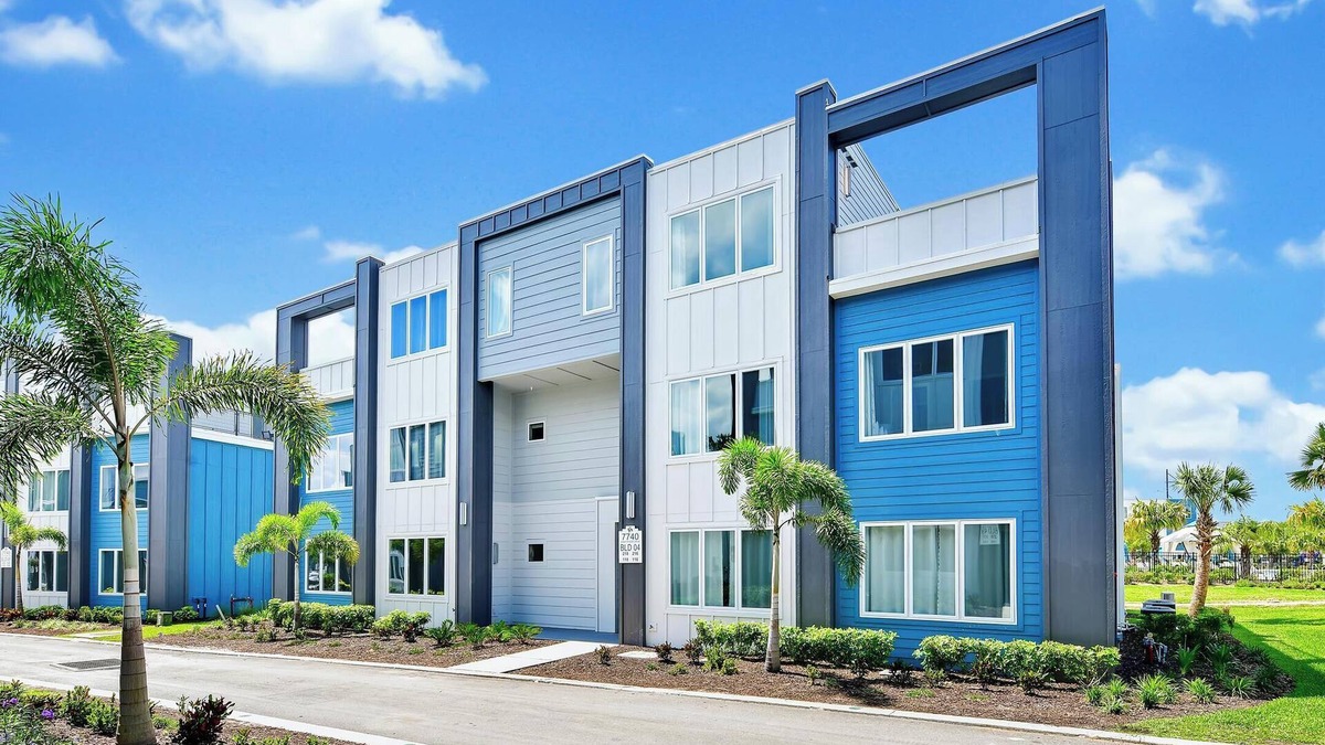 Reunion Condo | Stylish Condo with Foosball Table near Disney with Resort & Waterpark Access -.