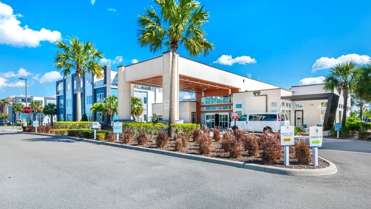 Reunion Condo | Stylish Condo with Pool Table near Disney with Resort & Waterpark Access -.