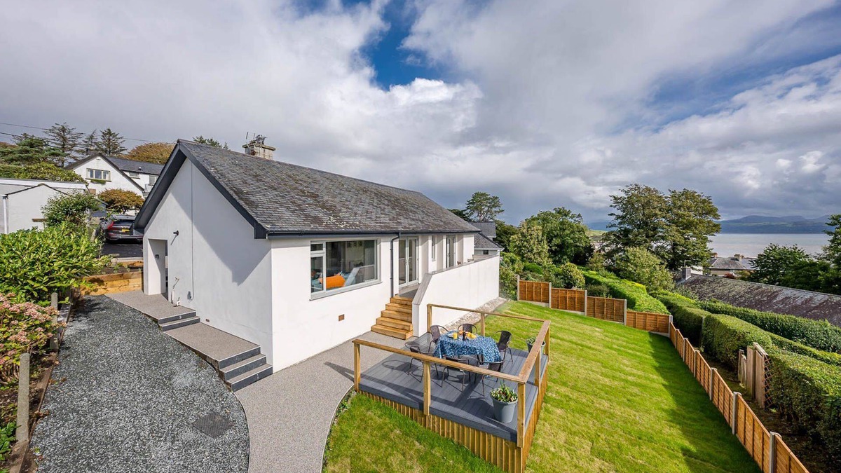 Criccieth Cottage | Stylish Contemporary Bungalow with Far-Reaching Sea Views | Yr-Awel