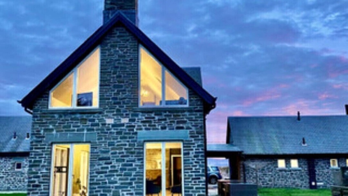 Kippen House | Stylish contemporary lodge on working deer farm, sleeps 12-14, plus 2 infants.
