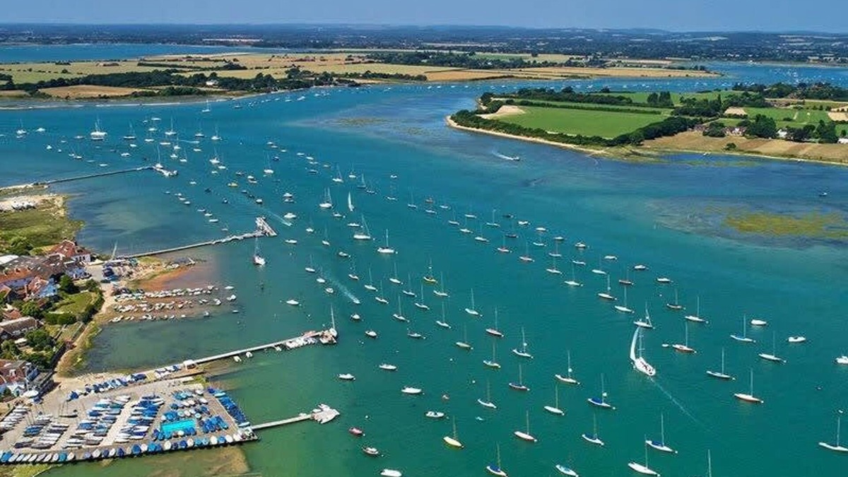 West Itchenor House | Stylish Cosy Annexe in Pretty Sailing Village