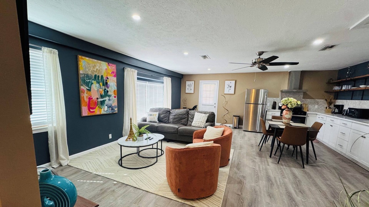 Missouri City House | Stylish Cozy 2-bedroom Duplex in enjoyable Stafford with WiFi, AC, Smart TVs