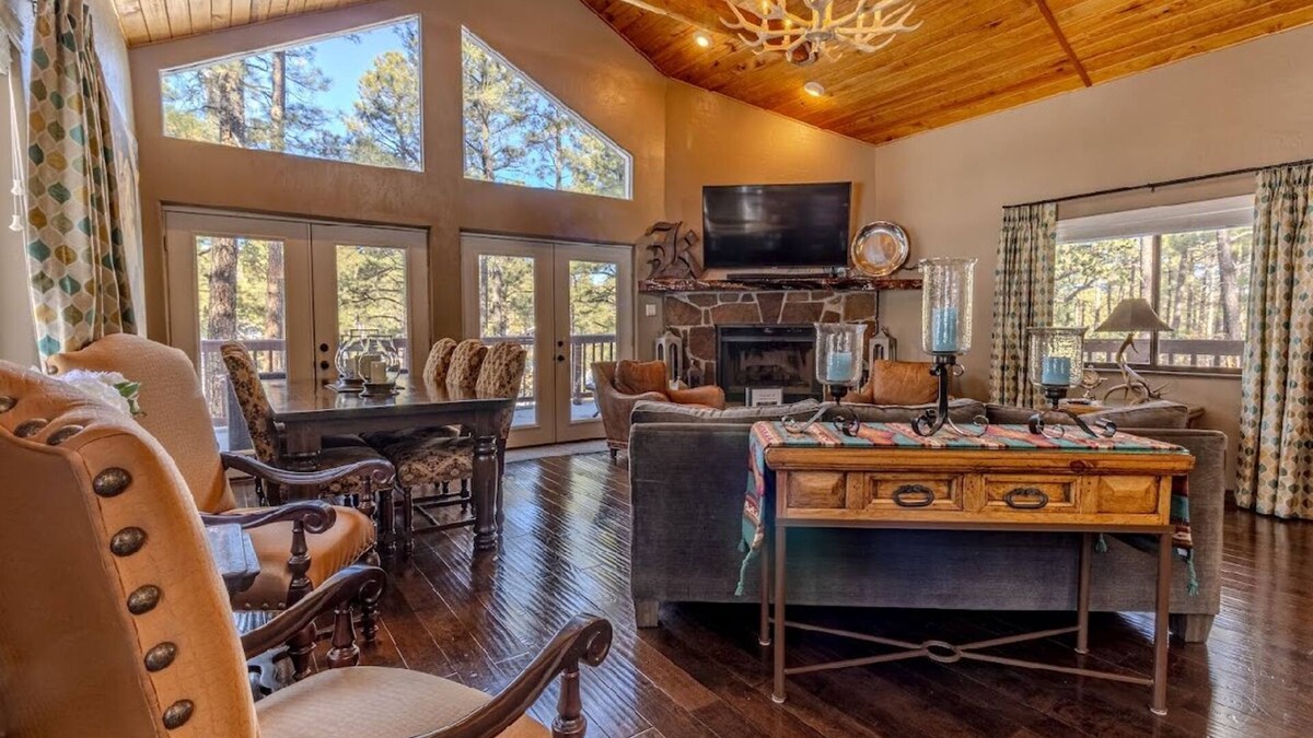 Alto Cabin | Stylish Cozy Cabin Surrounded in Pines- Hot Tub