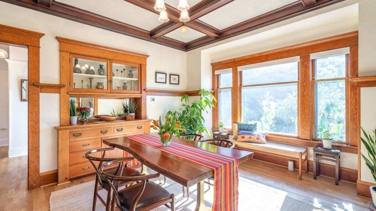 Irvington Apartment | Stylish Craftsman in the Heart of PDX