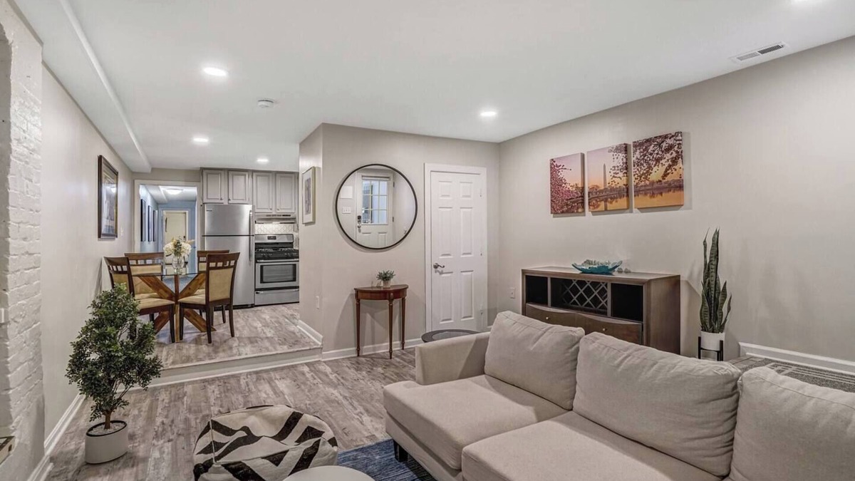 Columbia Heights House | Stylish DC Getaway Free Parking
