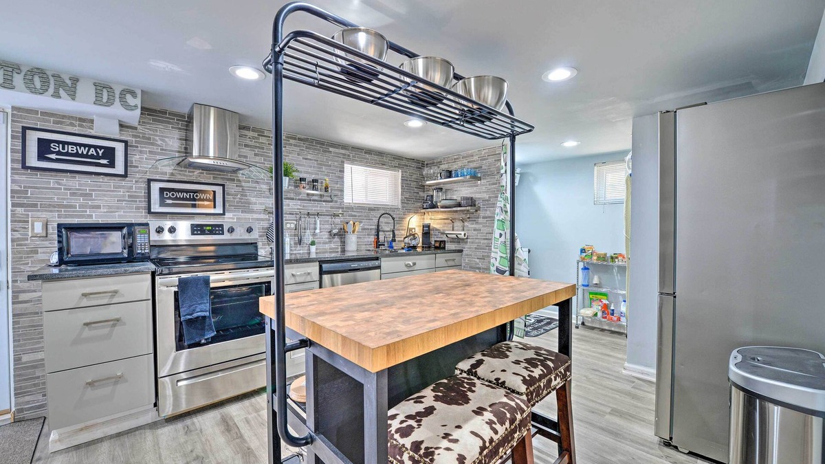 Michigan Park Apartment | Stylish DC Studio ~ 5 Mi to National Mall!