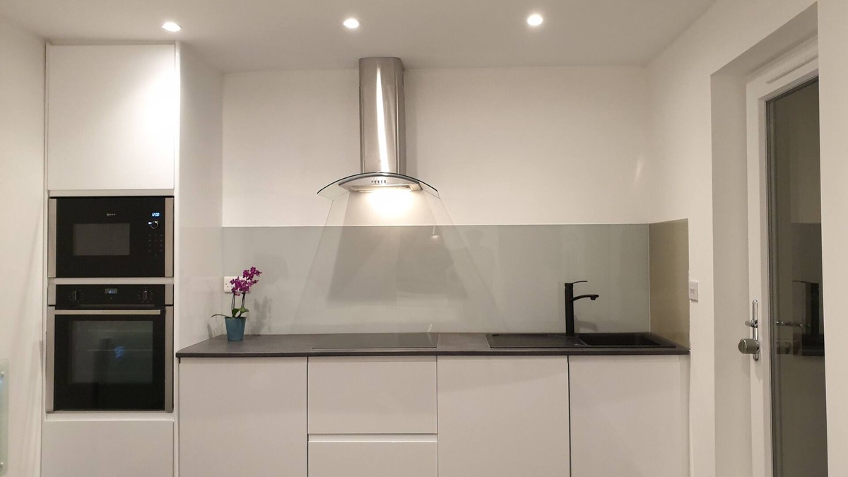 Filton Apartment | Stylish detached studio with a wet room, Satellite TV & other amenities 😀