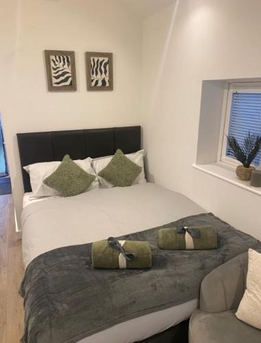 Banstead Apartment | Stylish Detached Studio, Banstead with off street Parking