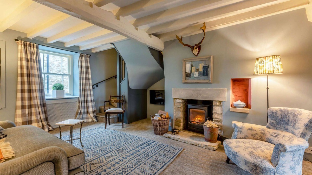 Sherston Cottage | Stylish dog friendly holiday cottage in the Cotswolds - Lilly Bee Cottage