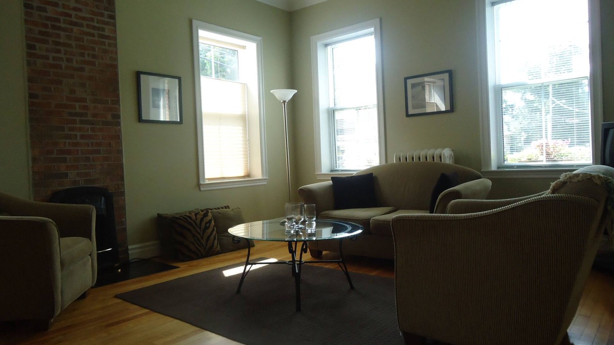Queens Square Apartment | Stylish Downtown Historic District Suite Near Water Front & Convention Centre