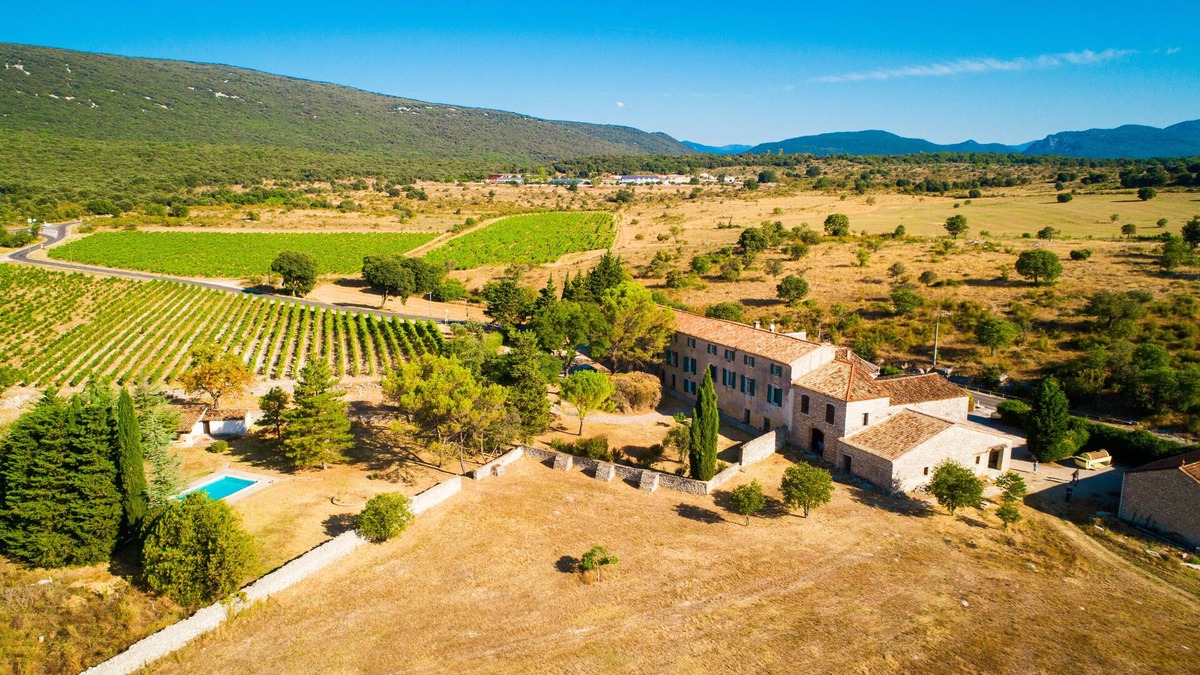 Brissac Apartment | Stylish duplex within an award-winning vineyard; shared pool; great location